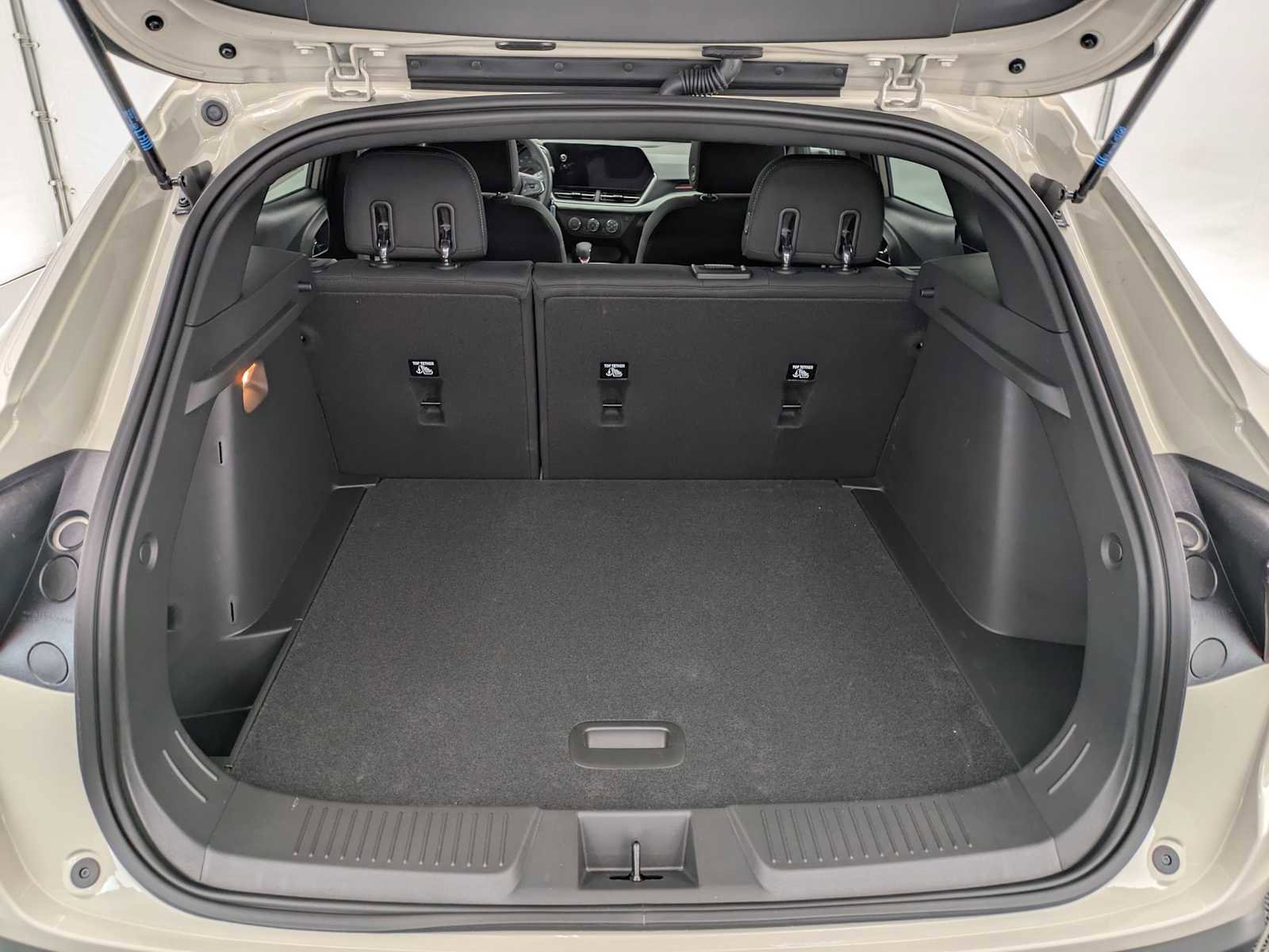 New 2026 Chevrolet Trax RS w/ Sunroof Package FWD image 34