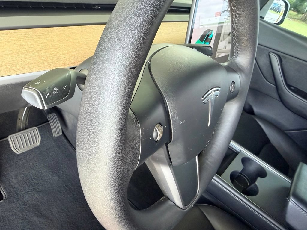 Used 2021 Tesla Model Y Long Range AWD/4WD image 18