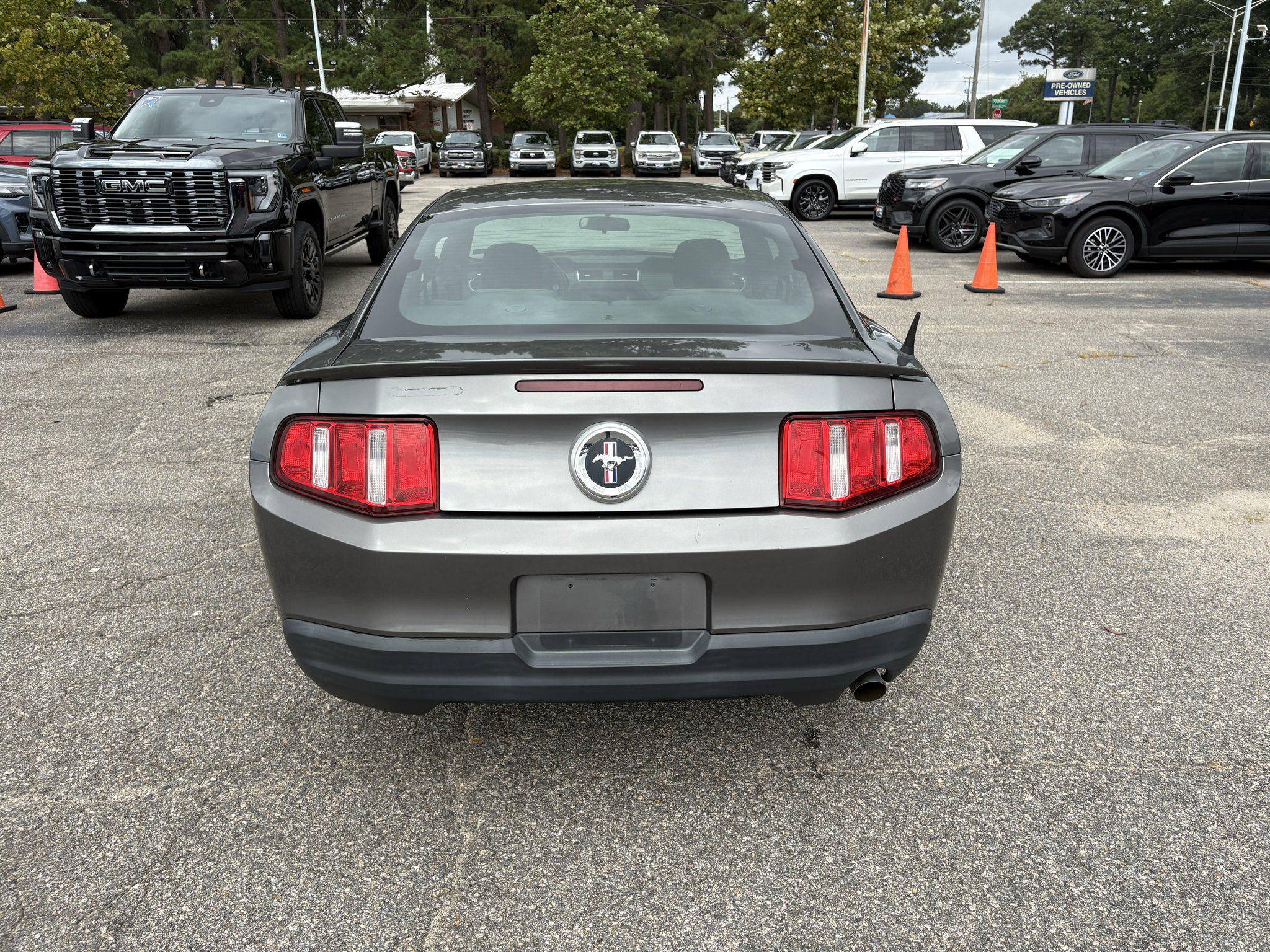 Used 2010 Ford Mustang Coupe RWD image 6