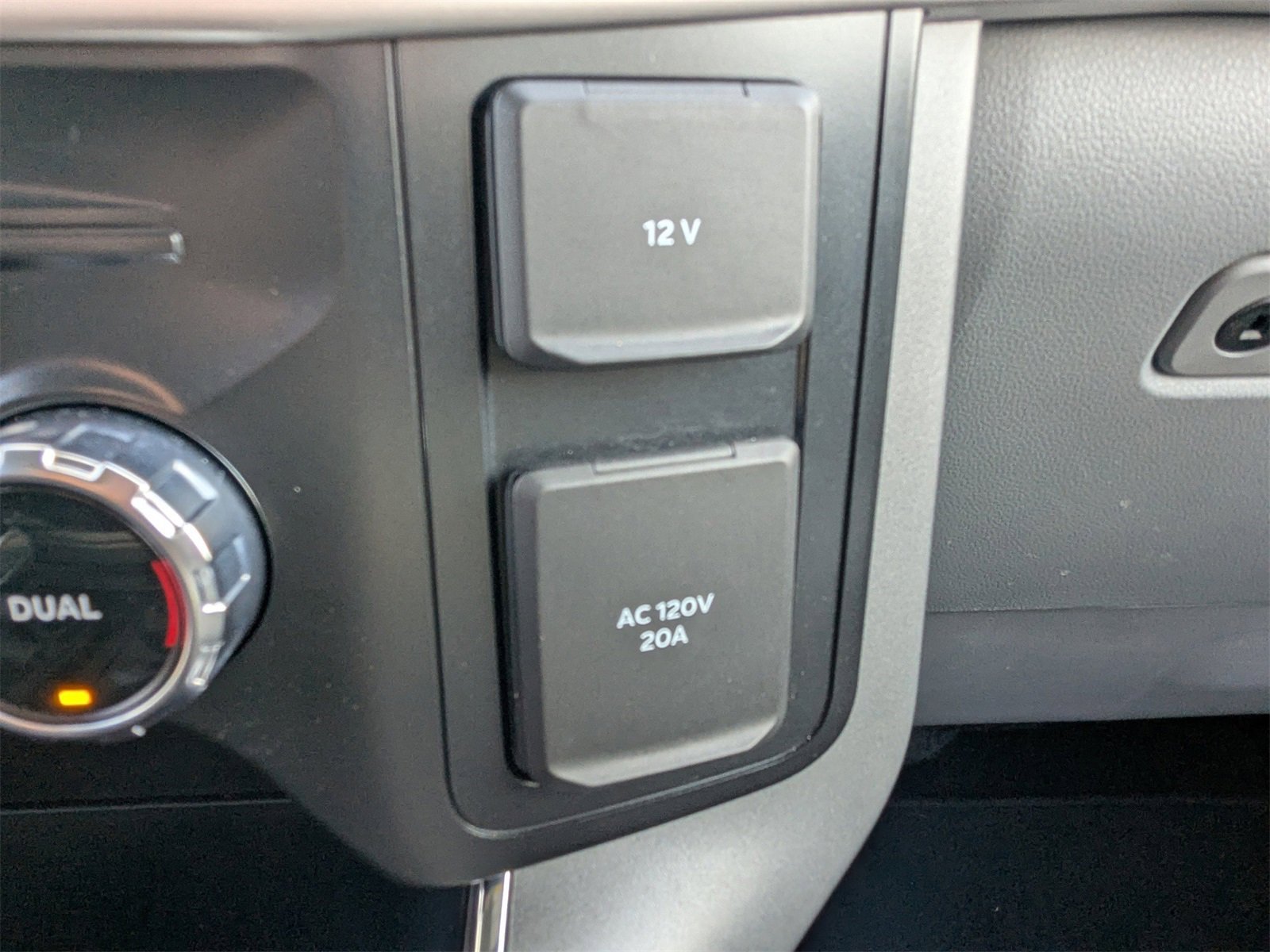 Used 2022 Ford F150 Lightning XLT image 26