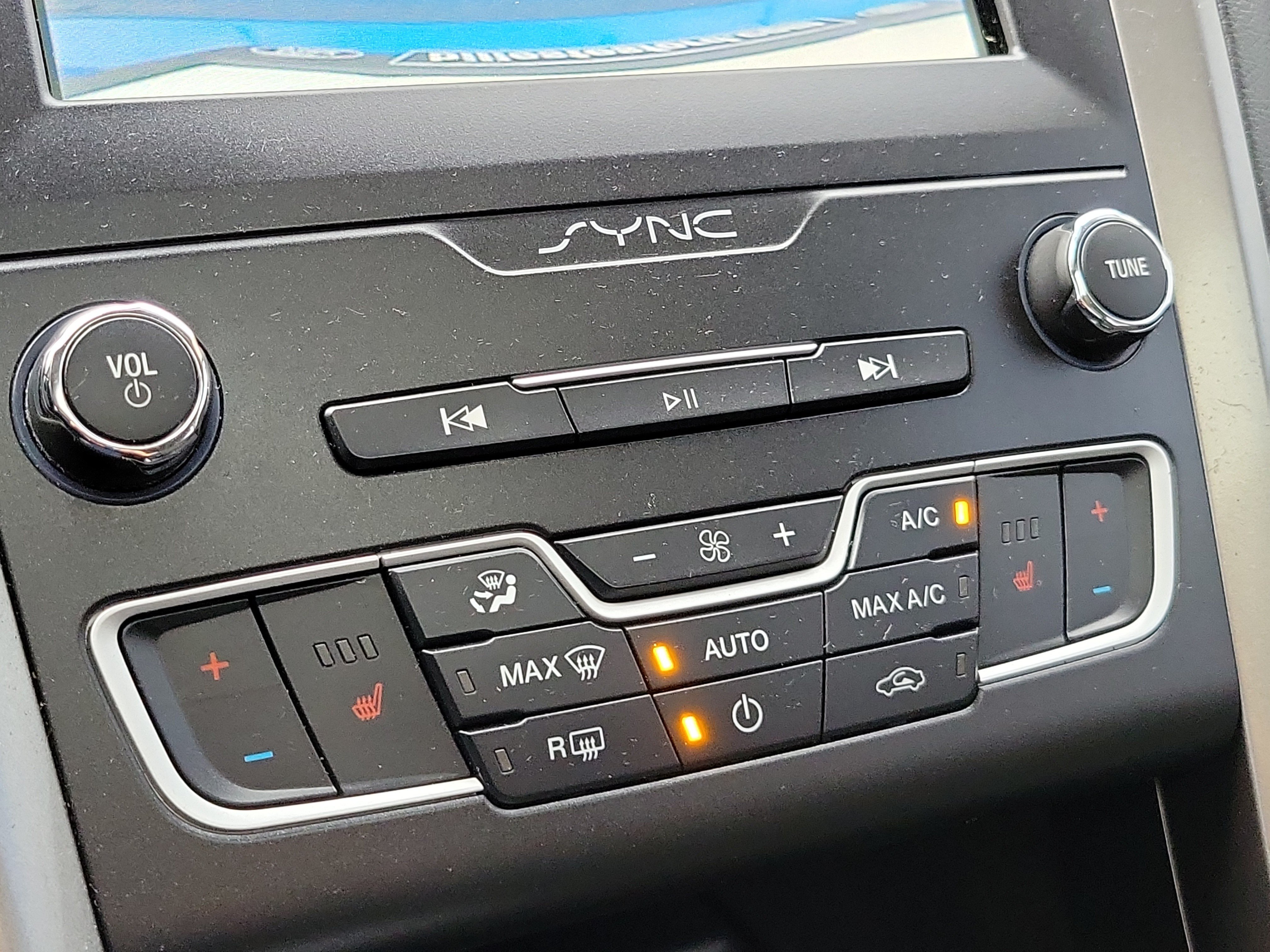 Used 2019 Ford Fusion SE AWD/4WD image 26