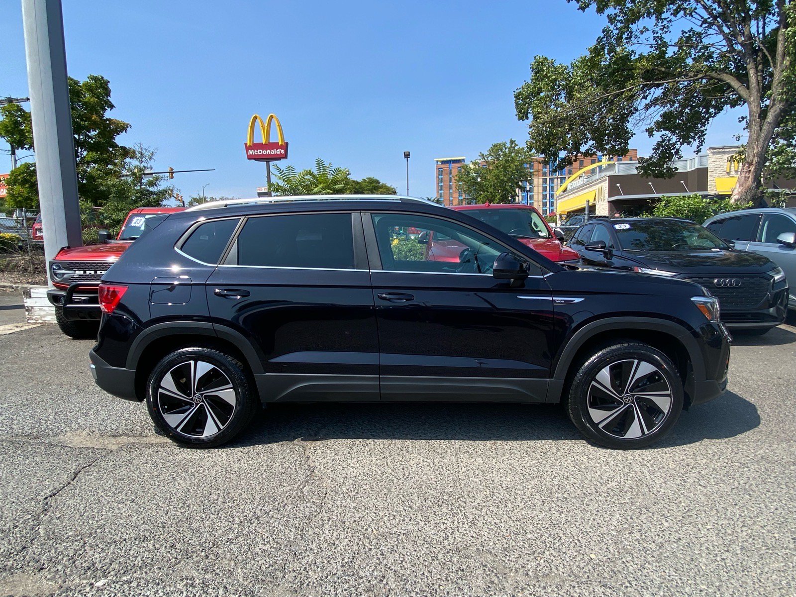 Certified 2024 Volkswagen Taos SE AWD/4WD image 2