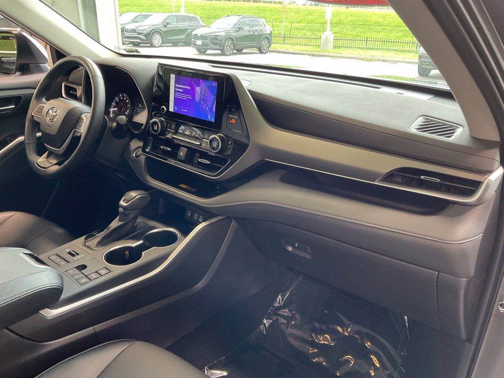 Certified 2025 Toyota Highlander XLE AWD/4WD image 18