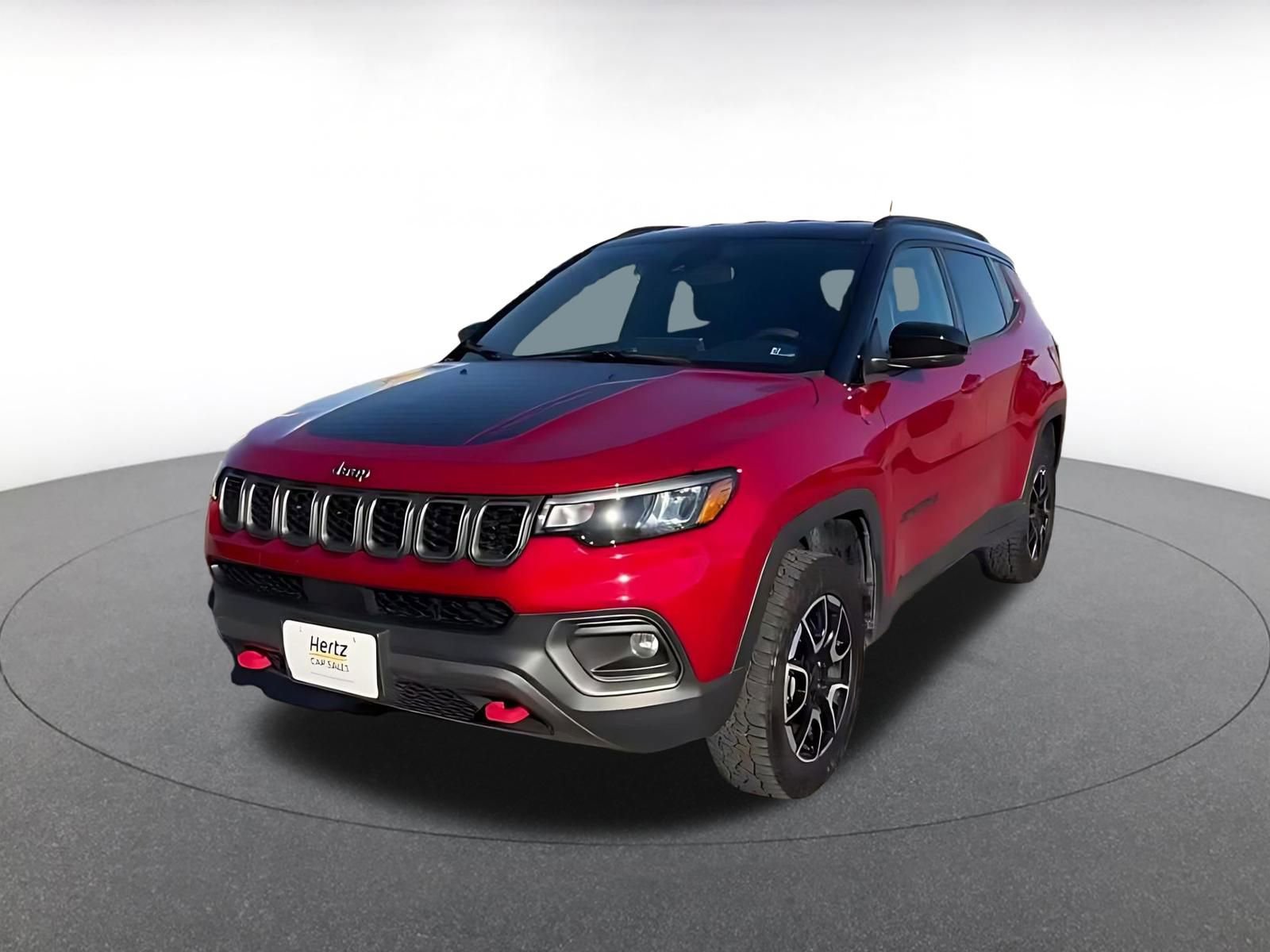 Used 2025 Jeep Compass Trailhawk image 3