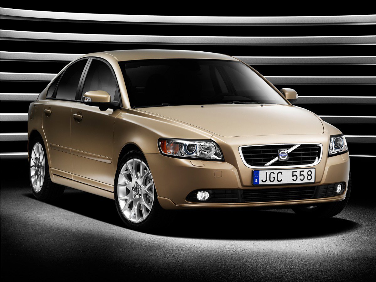 Used 2010 Volvo S40 2.4i FWD image 1
