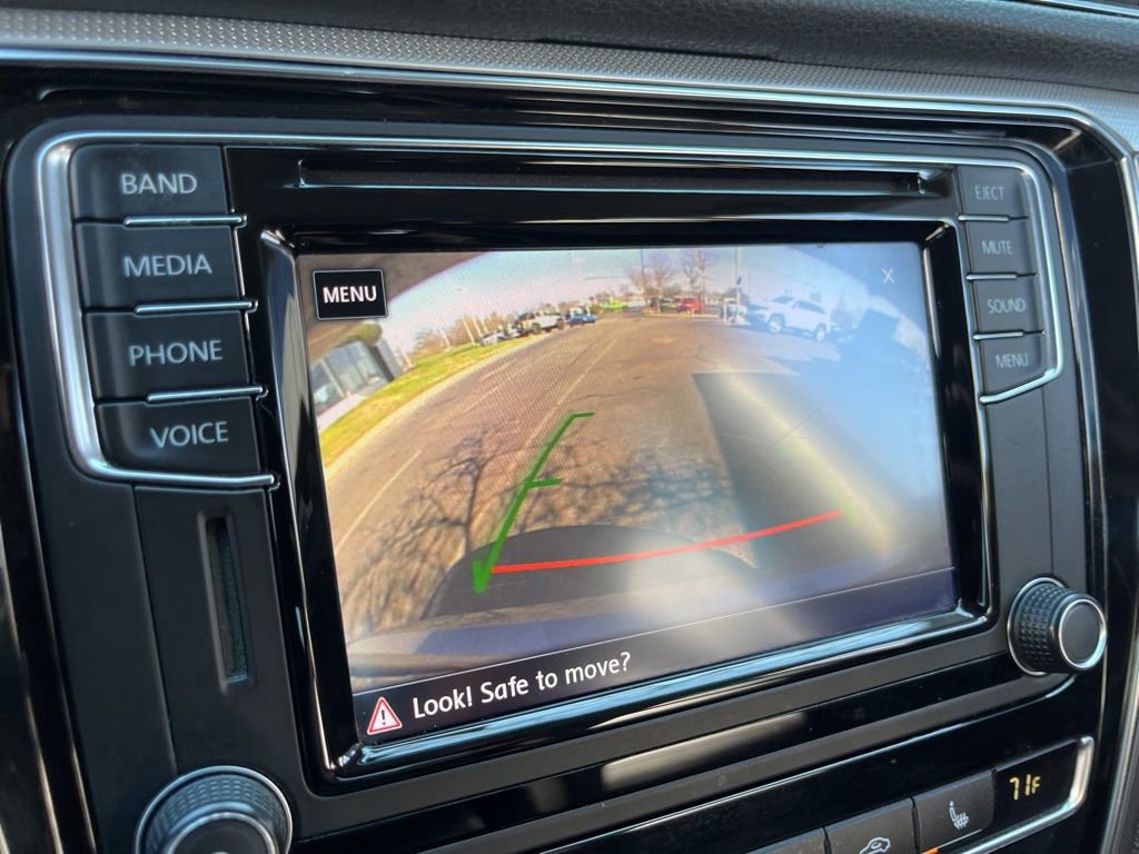 Used 2017 Volkswagen Passat 1.8T R-Line image 3