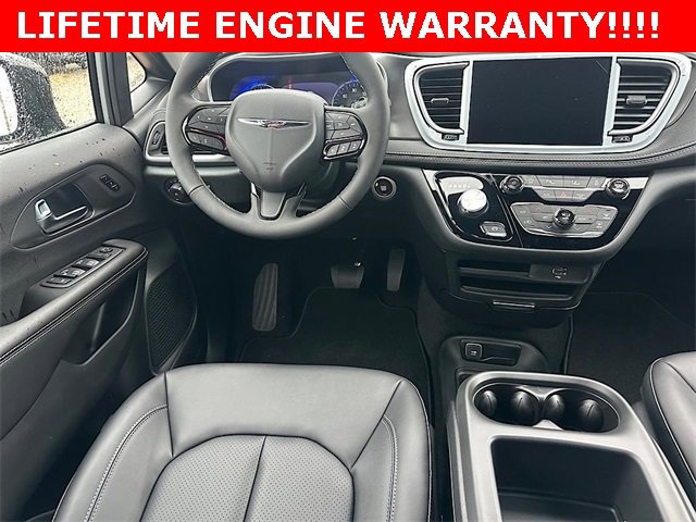 New 2026 Chrysler Pacifica Select w/ S Appearance Package image 16