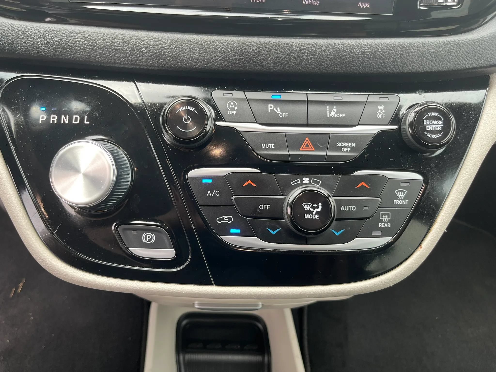 Used 2023 Chrysler Pacifica Touring-L FWD image 34