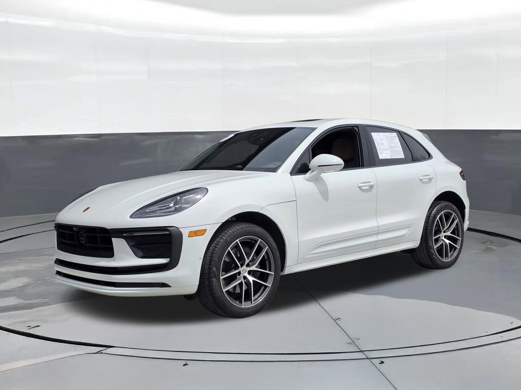 Certified 2025 Porsche Macan image 1
