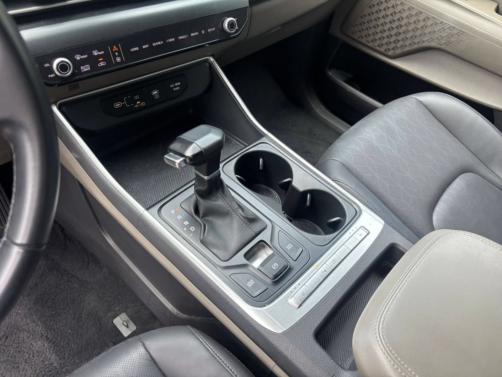 Used 2026 Kia Carnival FWD image 43