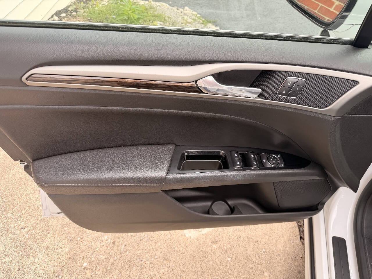 Used 2014 Ford Fusion Energi SE w/ Driver Assist Package FWD image 9