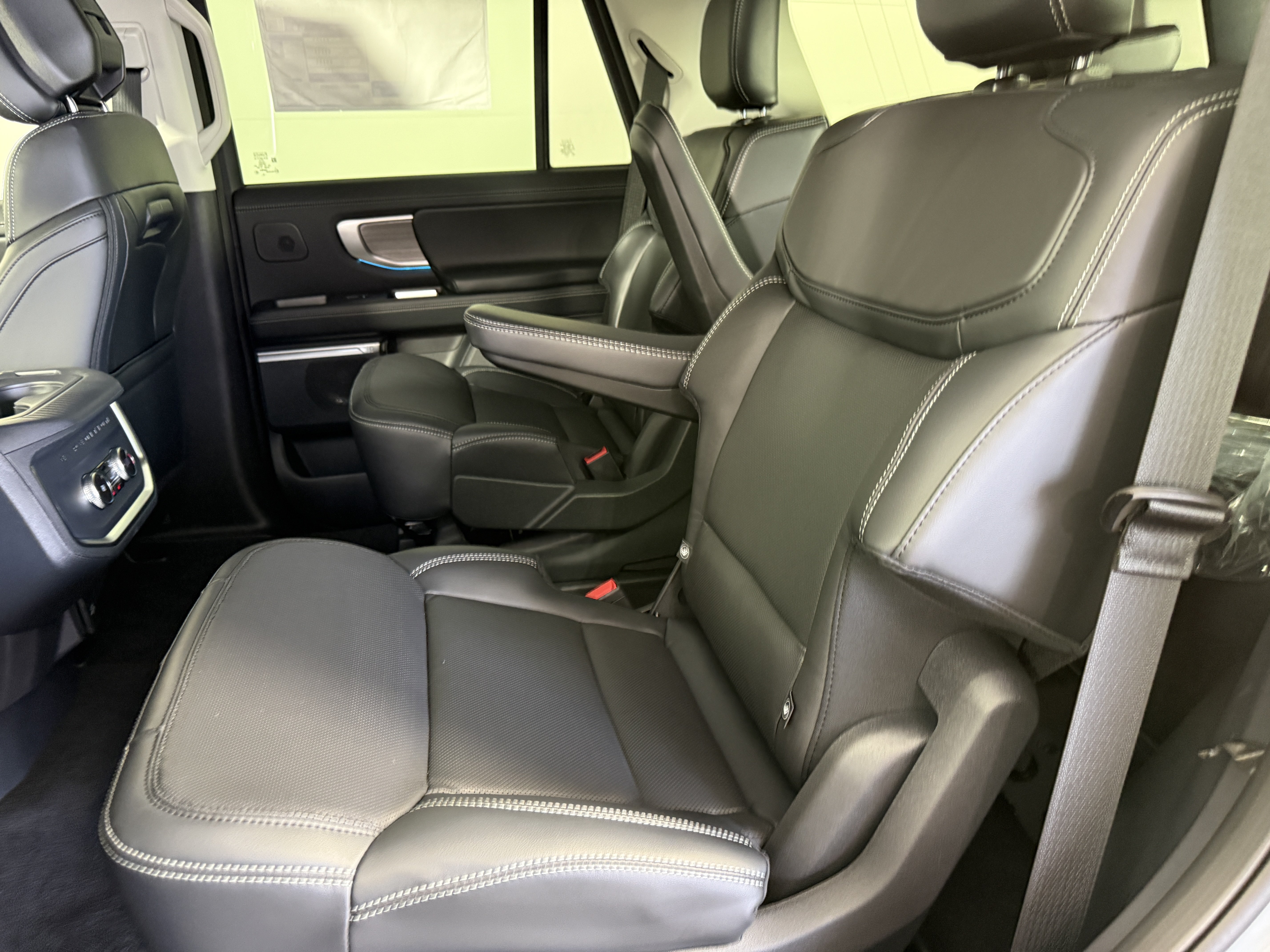 New 2027 Ford Expedition Platinum w/ Driver's Package RWD image 13