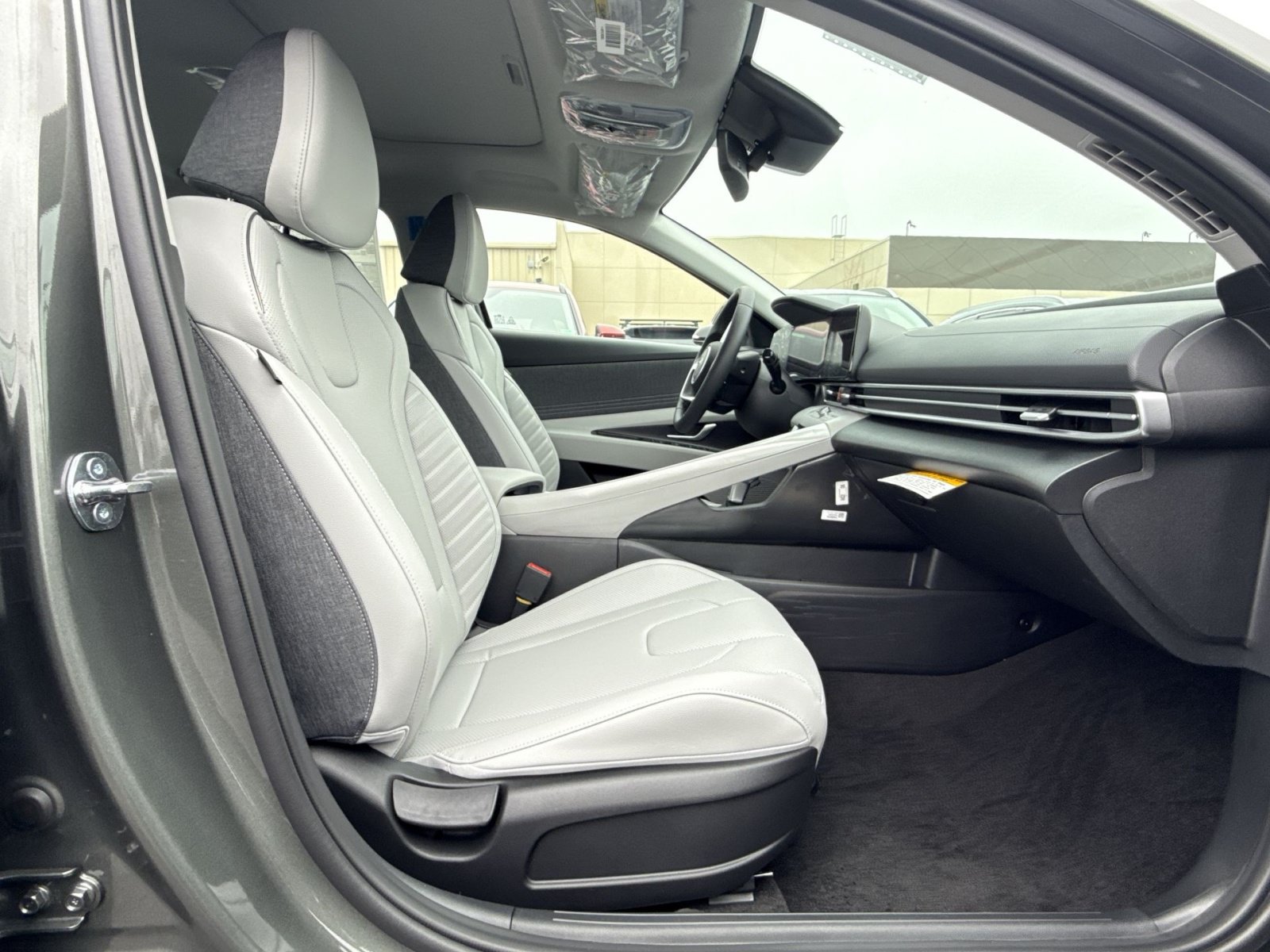 New 2026 Hyundai Elantra Limited FWD image 27
