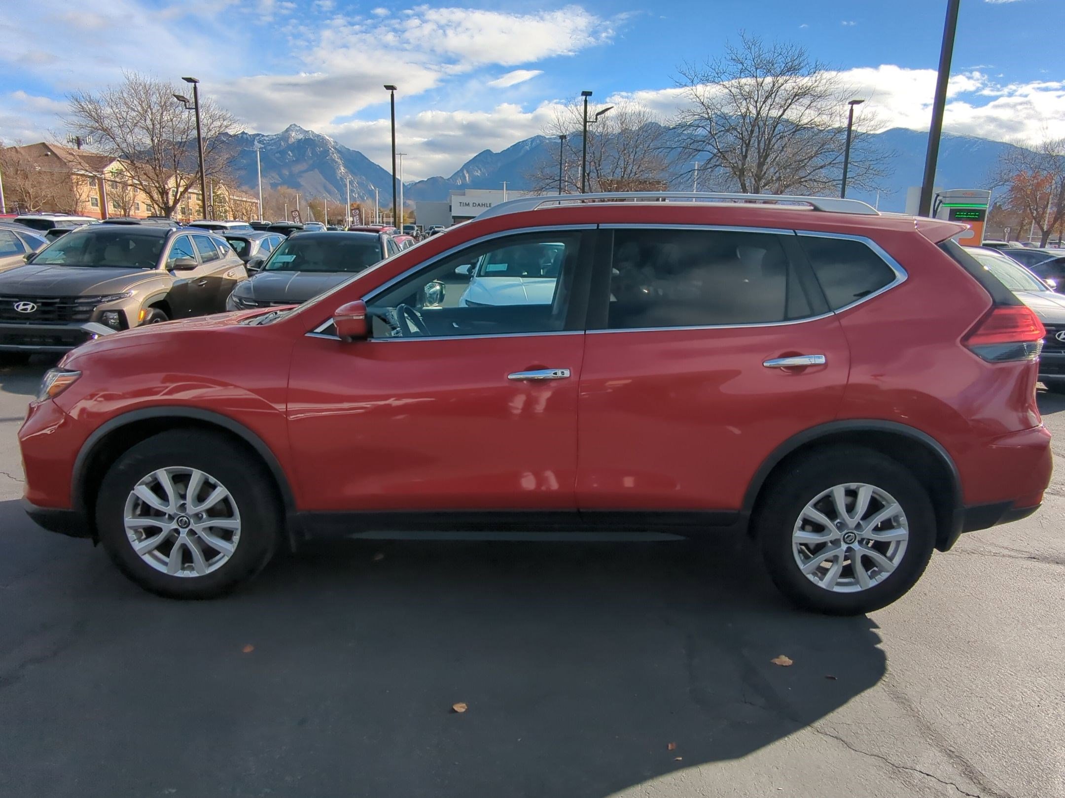Used 2017 Nissan Rogue SV w/ SV Premium Package image 9