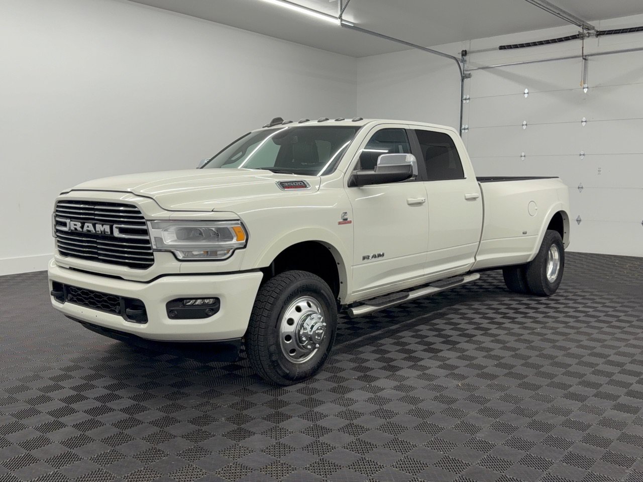 Used 2022 RAM 3500 Laramie AWD/4WD image 1