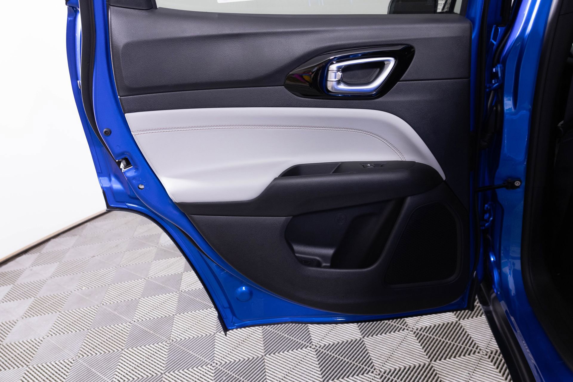 New 2026 Jeep Compass Limited image 25