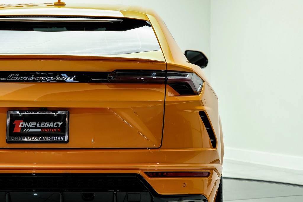 Used 2022 Lamborghini Urus AWD/4WD image 59