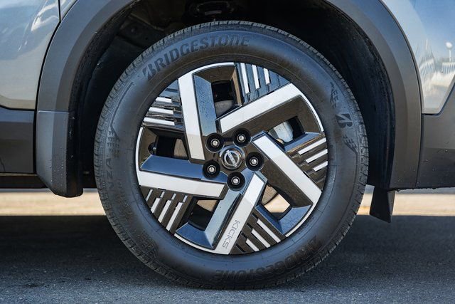 Used 2025 Nissan Kicks SV image 23