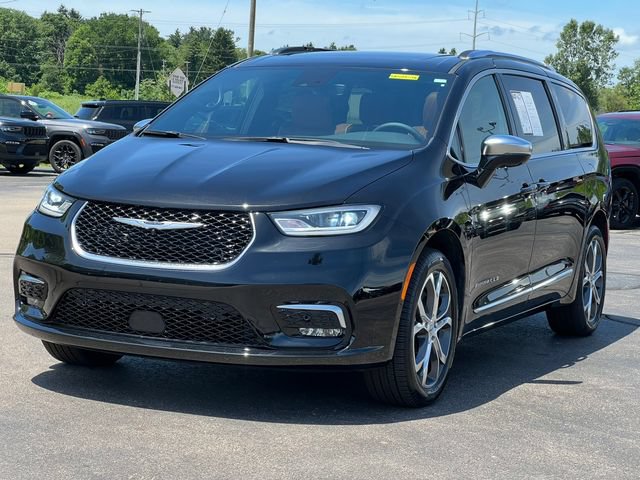 Used 2025 Chrysler Pacifica Pinnacle w/ Trailer Tow Group AWD/4WD image 53
