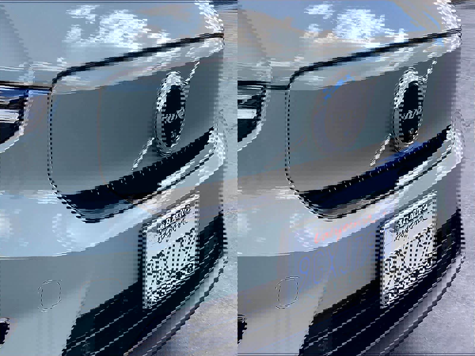 Used 2023 Volvo XC40 Recharge Plus w/ Protection Package Premier image 33