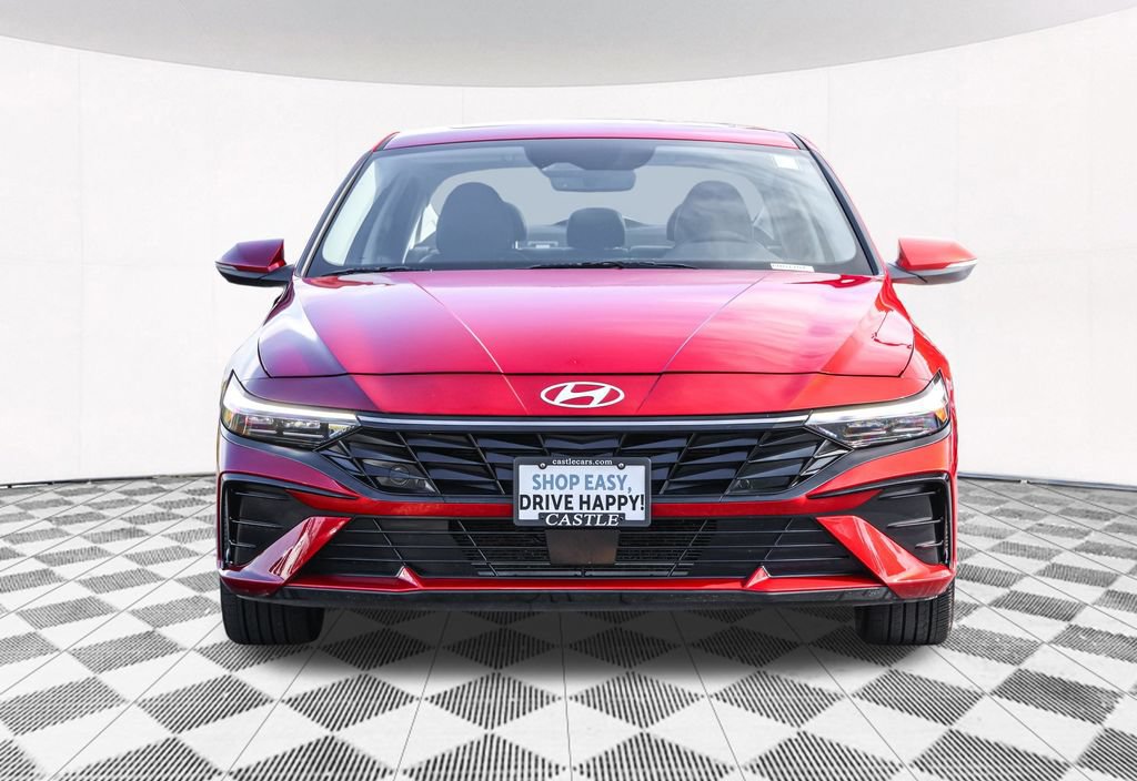 Certified 2025 Hyundai Elantra Limited FWD image 11