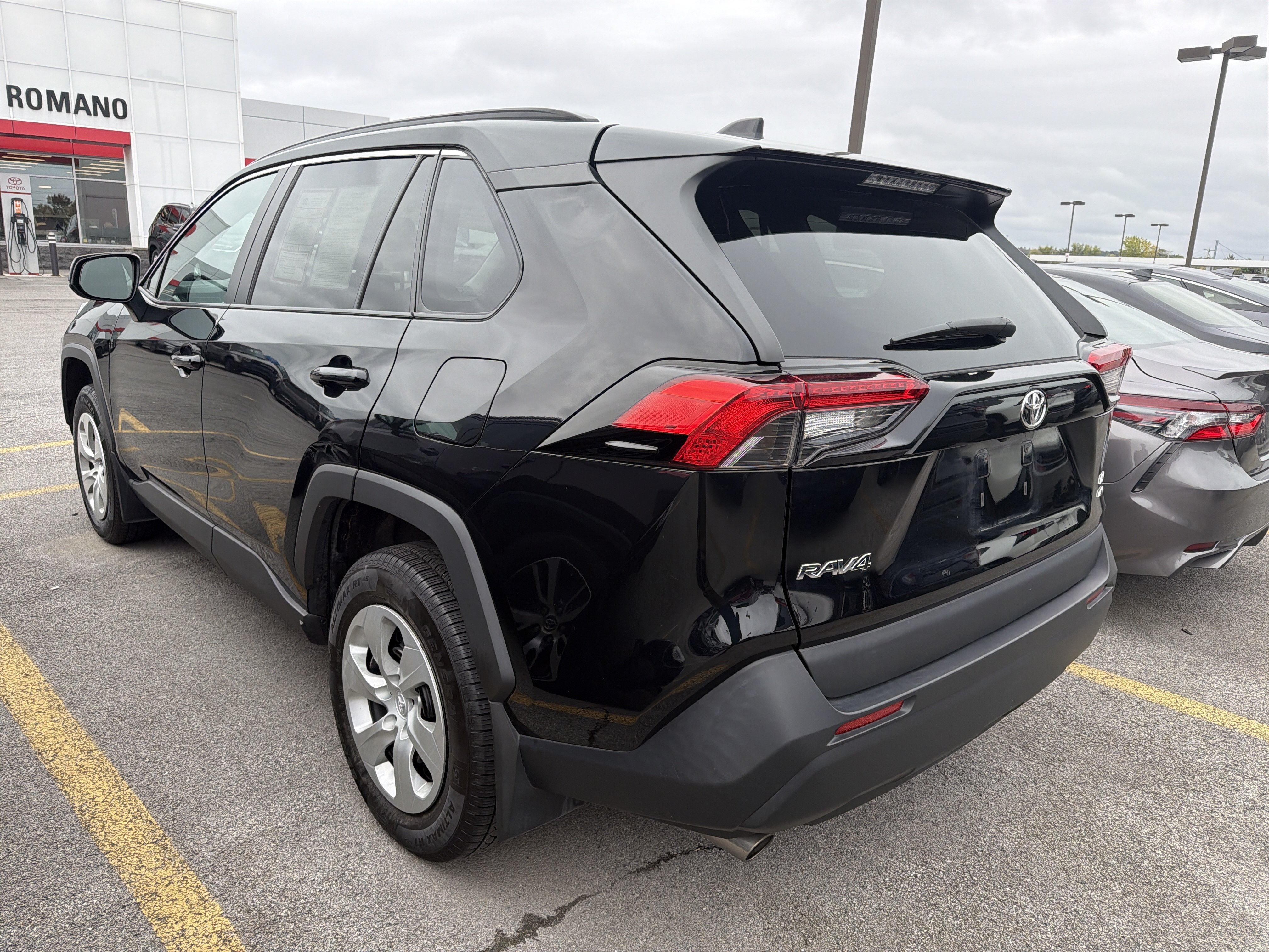 Certified 2021 Toyota RAV4 LE AWD/4WD image 5