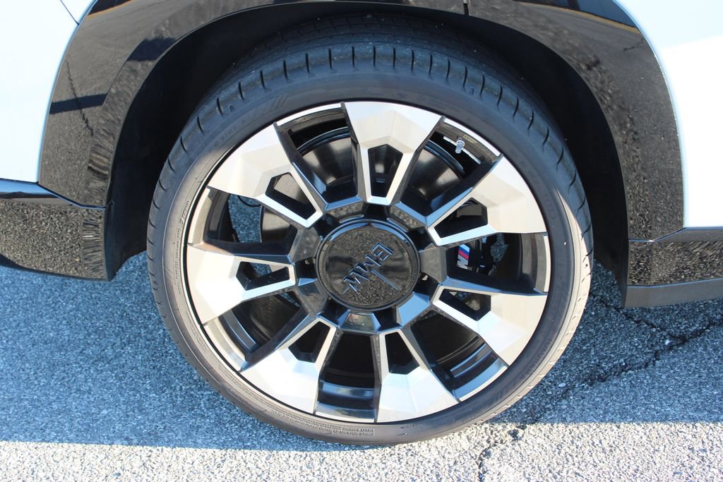 New 2023 BMW XM image 36