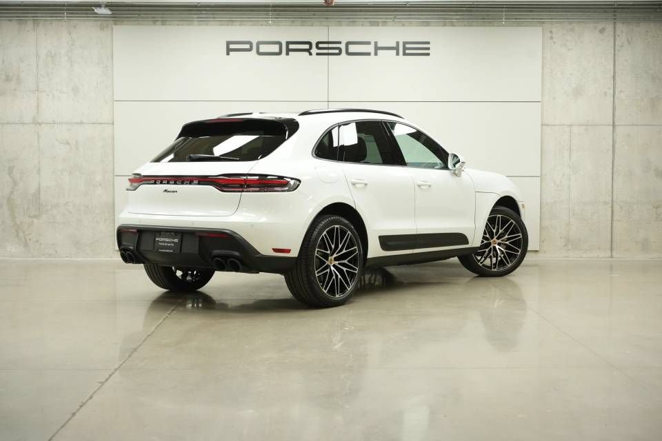 Certified 2026 Porsche Macan AWD/4WD image 7