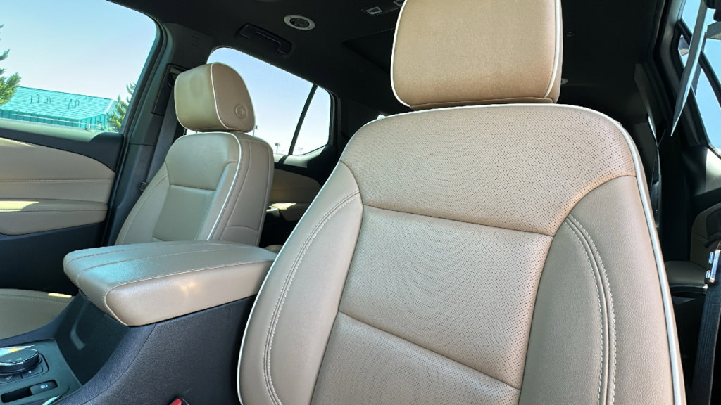 Used 2023 Chevrolet Traverse Premier image 11