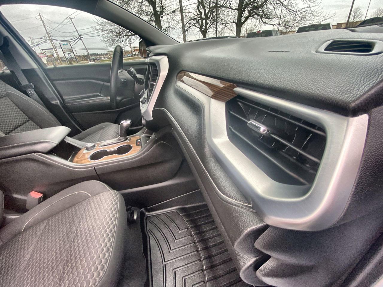 Used 2017 GMC Acadia SLE image 28