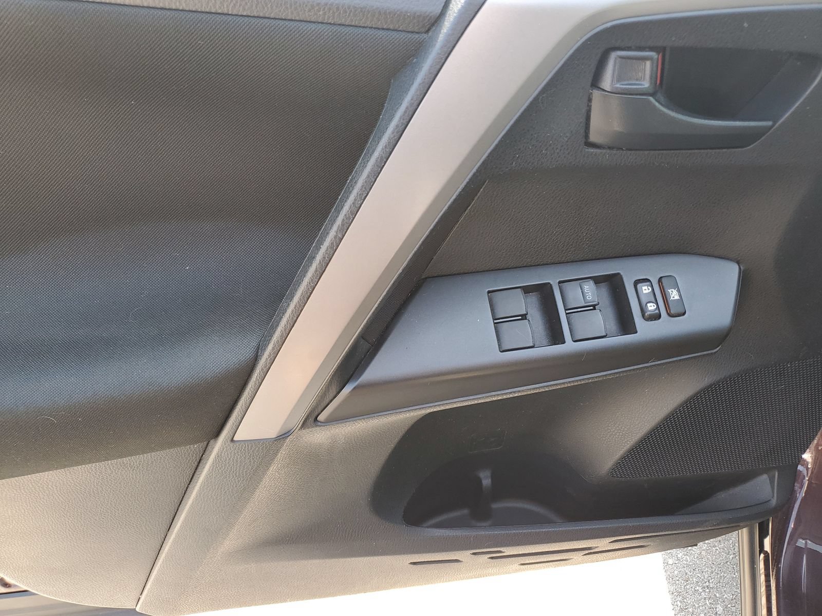 Certified 2018 Toyota RAV4 LE w/ All Weather Liner Package FWD image 20