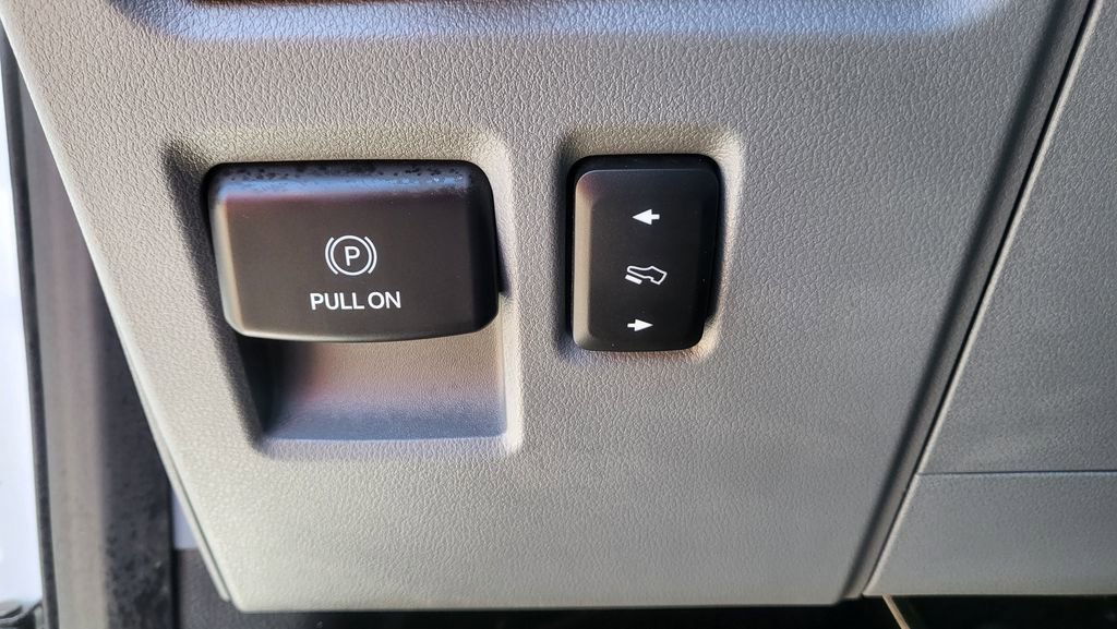 Used 2022 Ford F150 Lightning XLT AWD/4WD image 38