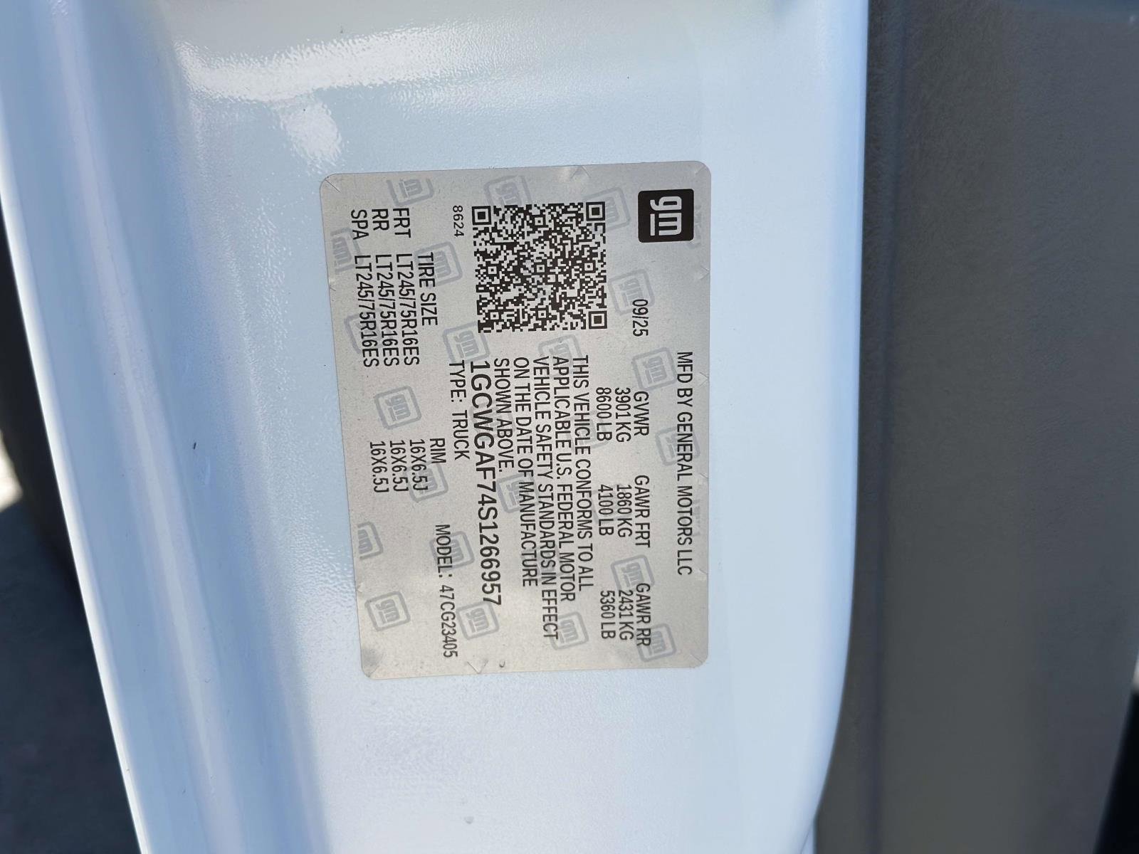 New 2025 Chevrolet Express 2500 w/ Safety Package image 23