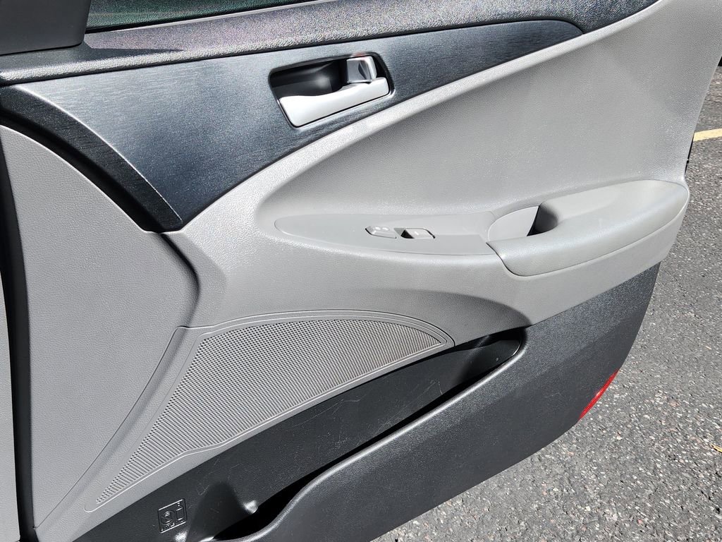 Used 2013 Hyundai Sonata GLS image 15