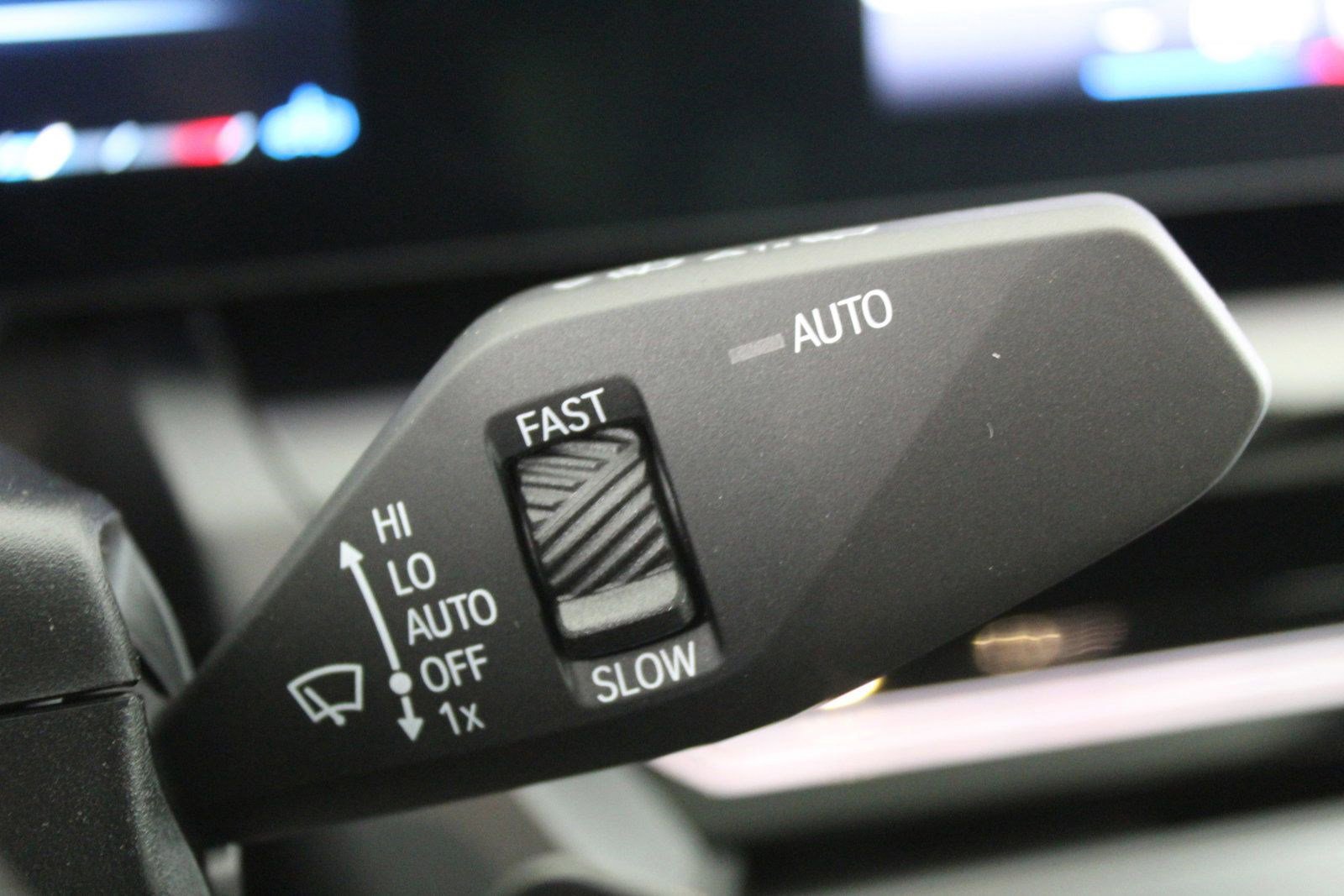 Used 2025 BMW 530i w/ Premium Package image 35