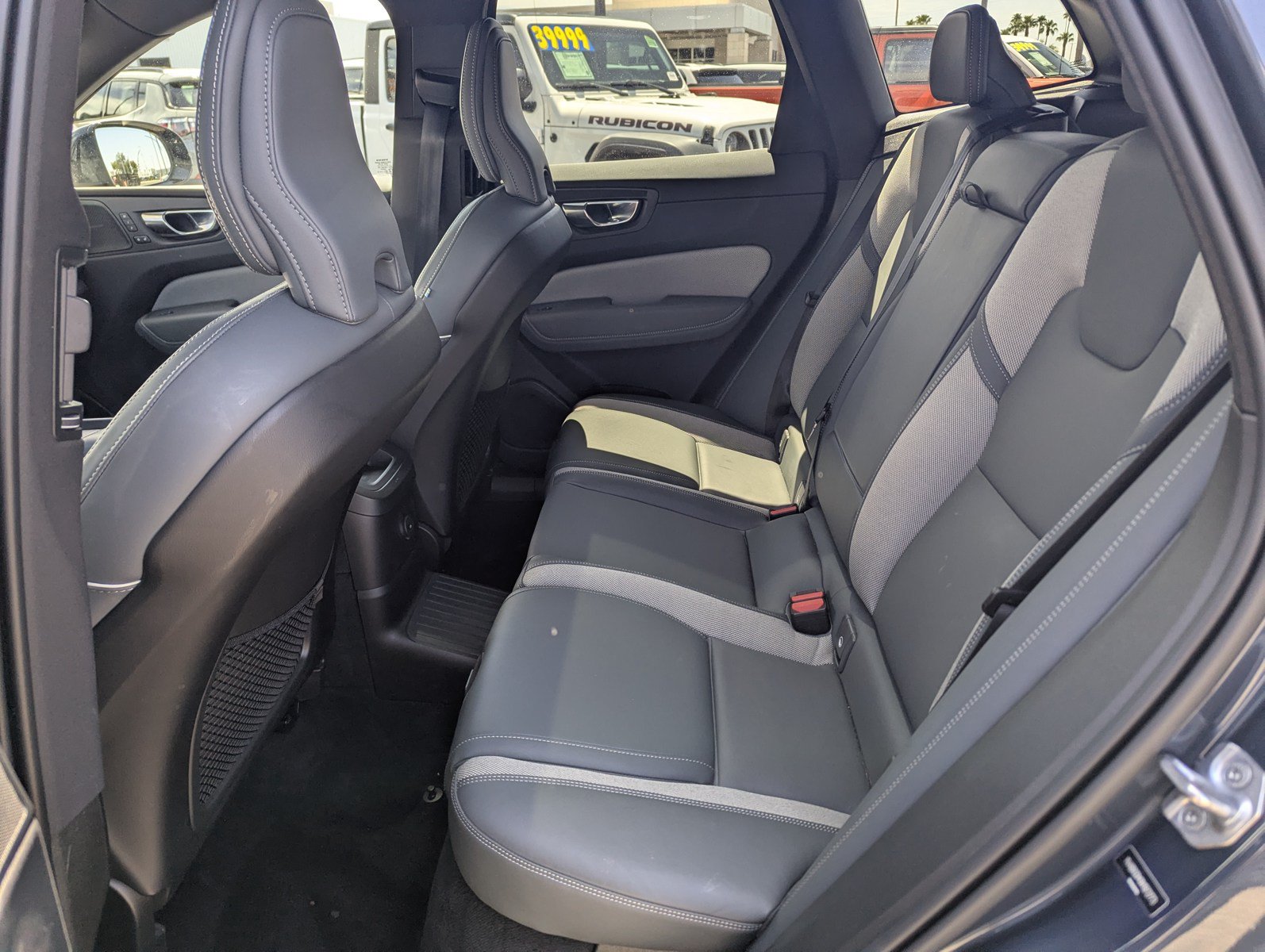 Used 2022 Volvo XC60 T8 R-Design w/ Advanced Package AWD/4WD image 7