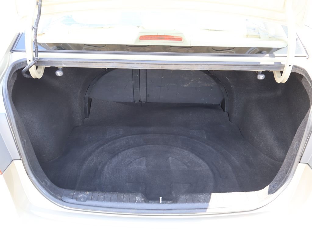 Used 2010 Hyundai Elantra GLS FWD image 23