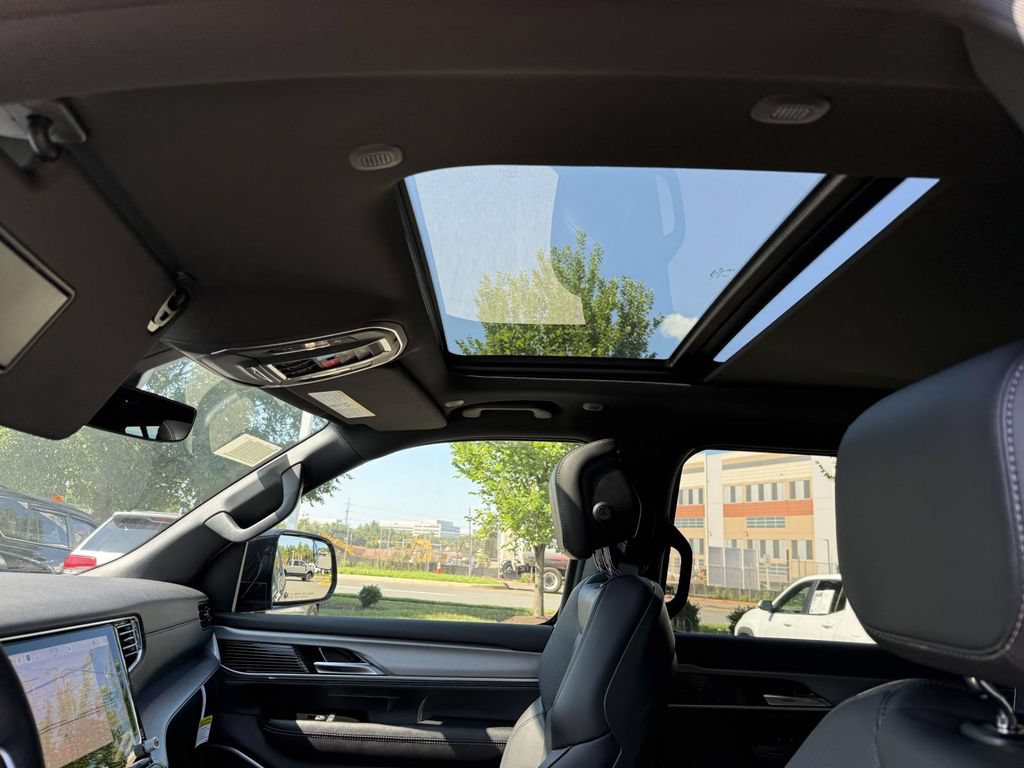 New 2026 Jeep Grand Wagoneer L 4WD w/ Premium Group I image 4