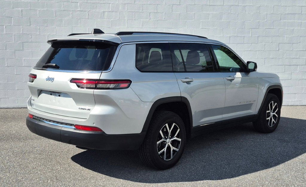 Used 2024 Jeep Grand Cherokee L Limited AWD/4WD image 16