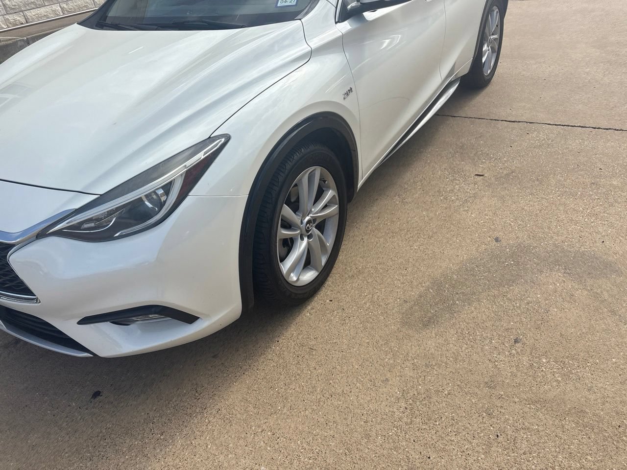 Used 2018 INFINITI QX30 Premium FWD image 2