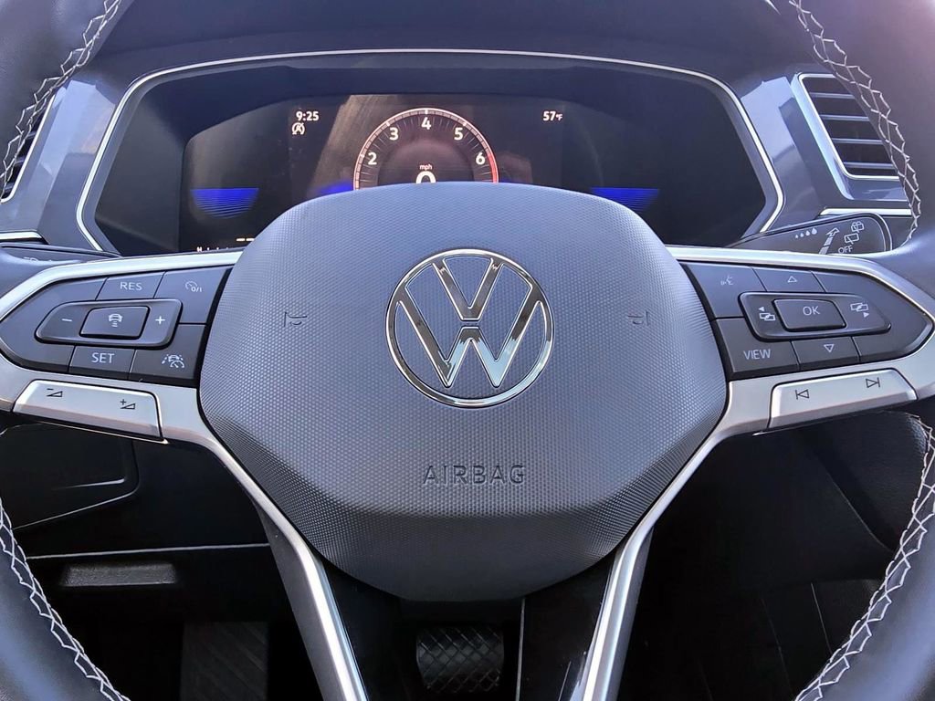 Used 2024 Volkswagen Tiguan SE image 11