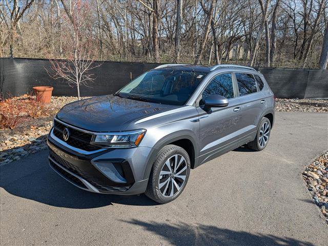 Used 2022 Volkswagen Taos SE w/ Panoramic Sunroof Package