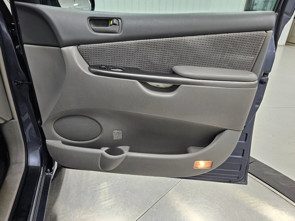 Used 2006 Toyota Sienna LE FWD image 30