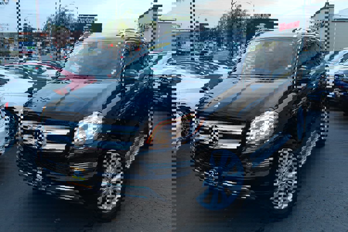 Used 2016 Mercedes-Benz GL 450 4MATIC image 2