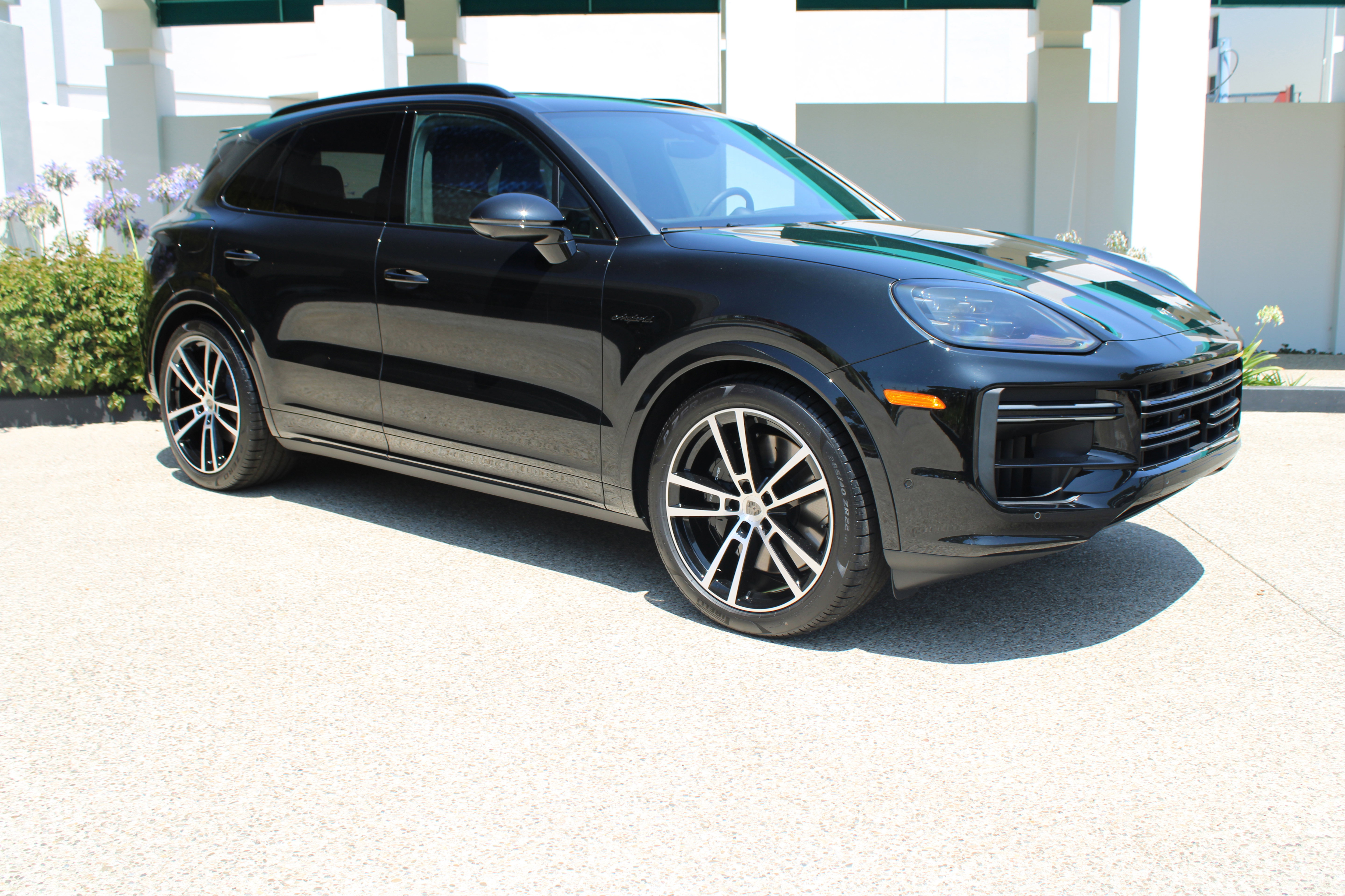 New 2025 Porsche Cayenne Turbo image 9