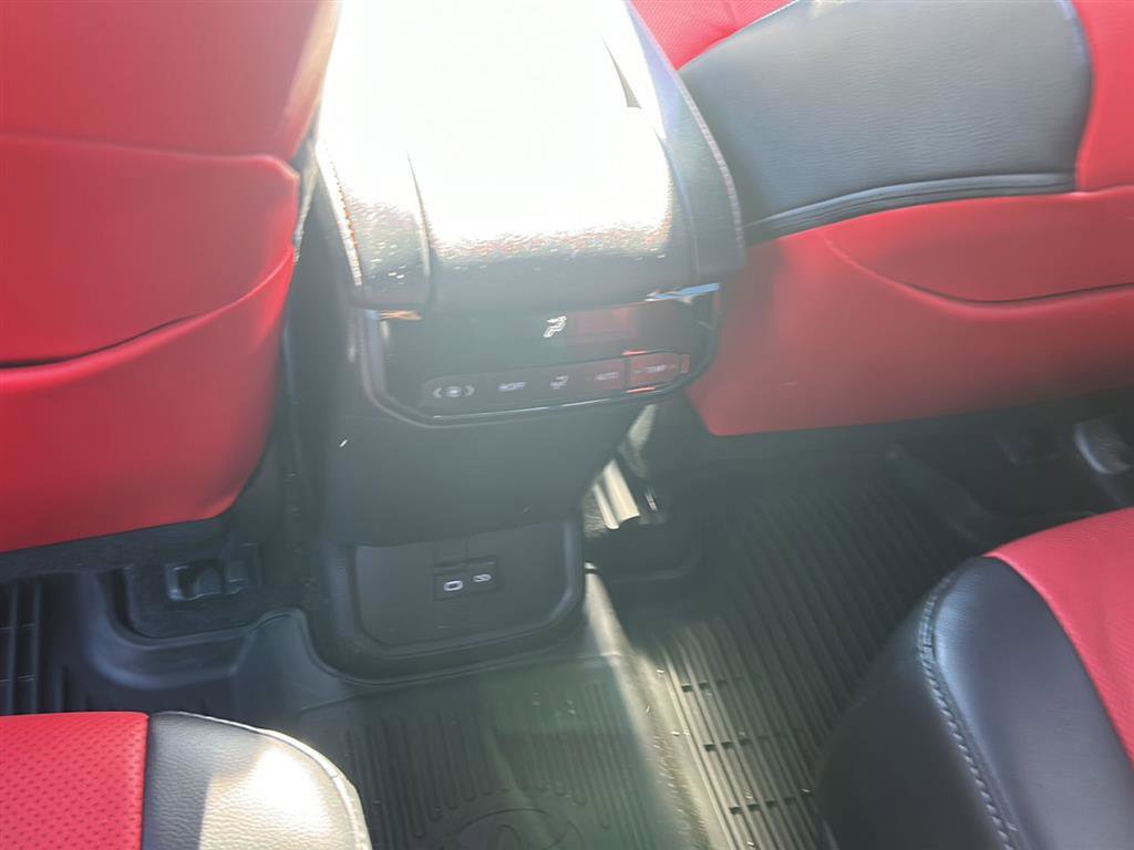 Used 2025 Toyota Highlander XSE AWD/4WD image 19