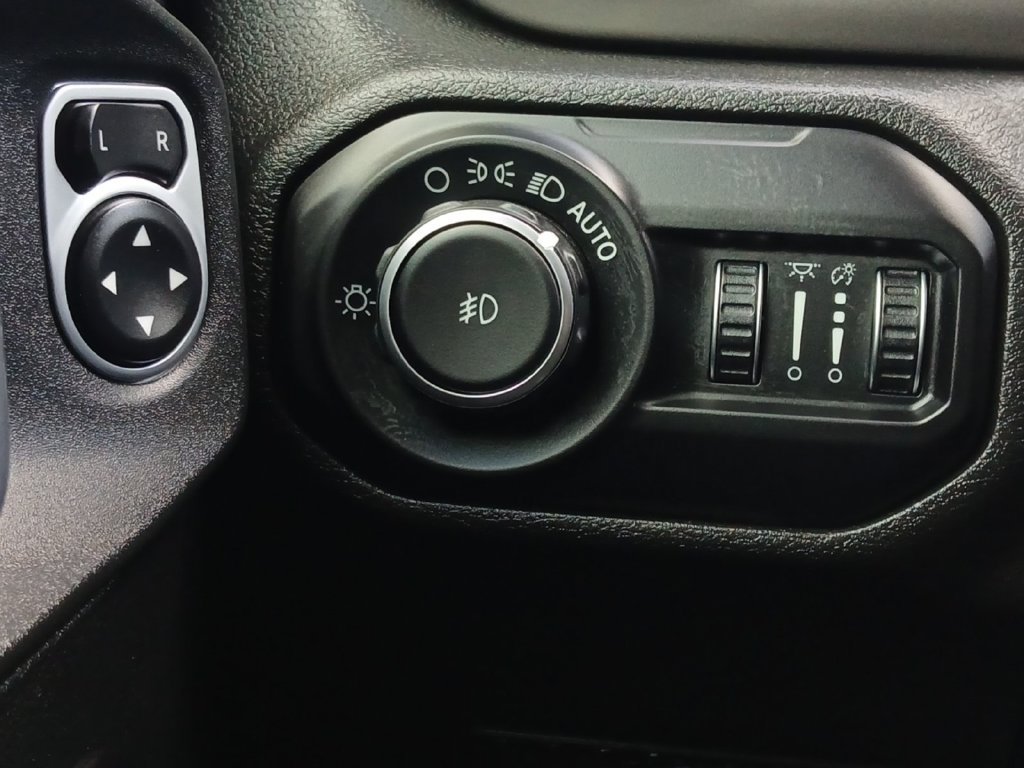 Used 2018 Jeep Wrangler Unlimited Sport S AWD/4WD image 12