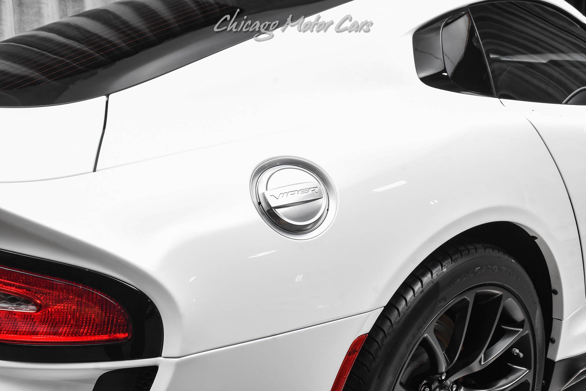 Used 2013 SRT Viper GTS w/ GTS Laguna Interior Pkg image 34