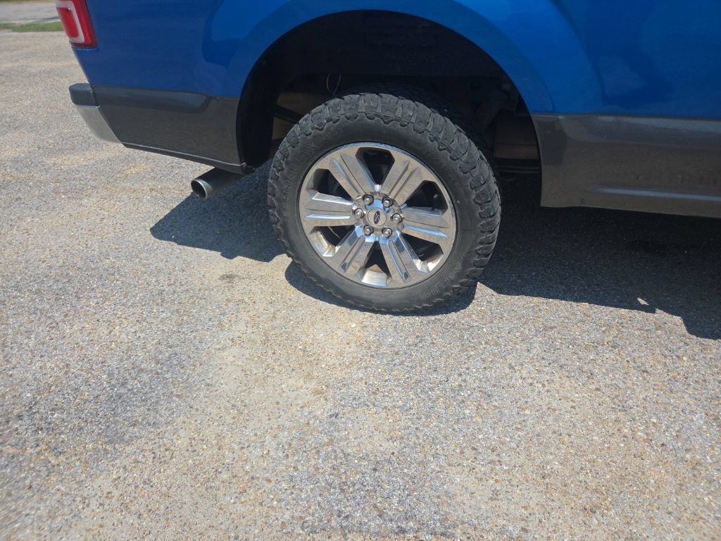 Used 2019 Ford F150 XLT w/ Equipment Group 302A Luxury AWD/4WD image 18