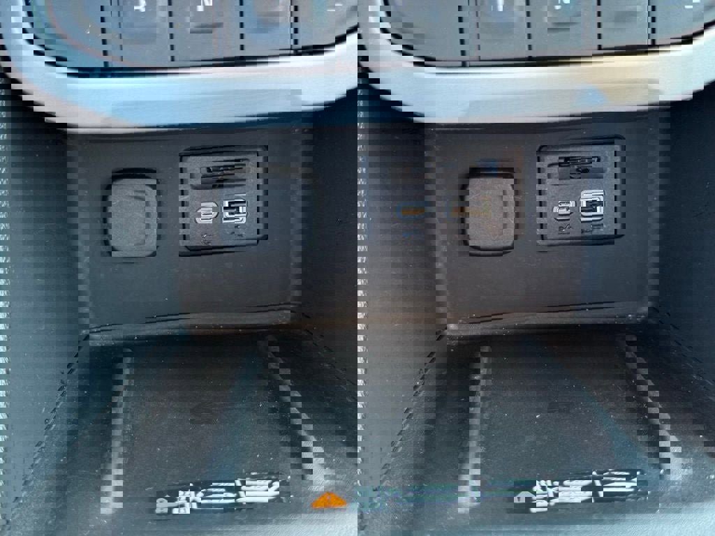 Used 2023 GMC Acadia SLE w/ Driver Convenience Package image 33